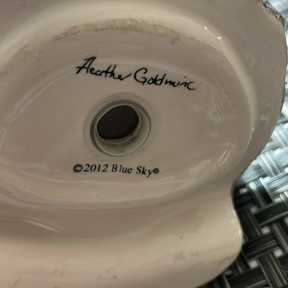 Red Dragon Salt and Pepper shakers. - Picture 2 of 5